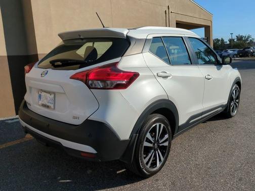 2020 Nissan Kicks SR