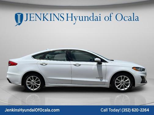 Oxford White 2019 Ford Fusion Hybrid SE