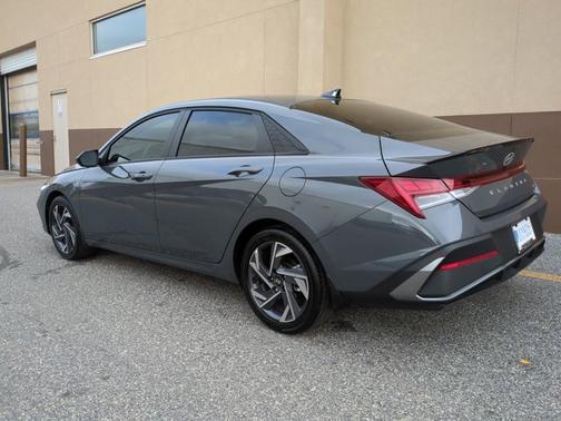 2025 Hyundai ELANTRA HEV SEL Sport