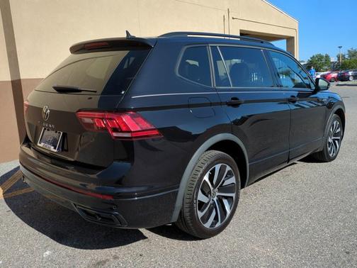 2022 Volkswagen Tiguan SE R-Line Black