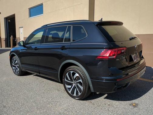 2022 Volkswagen Tiguan SE R-Line Black