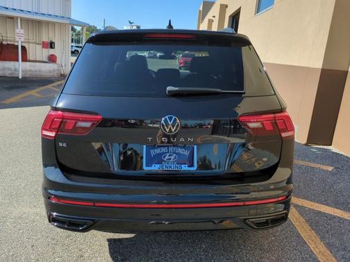 2022 Volkswagen Tiguan SE R-Line Black