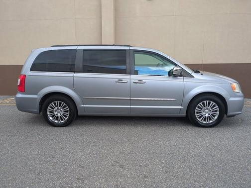 2013 Chrysler Town & Country Touring-L