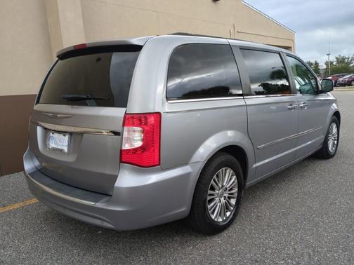 2013 Chrysler Town & Country Touring-L