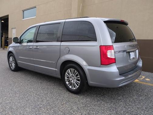 2013 Chrysler Town & Country Touring-L