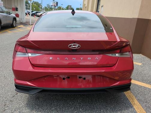 2022 Hyundai ELANTRA SEL