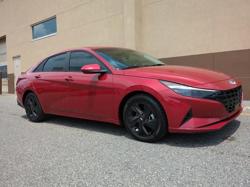 2022 Hyundai ELANTRA SEL