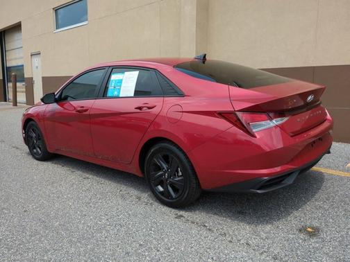 2022 Hyundai ELANTRA SEL