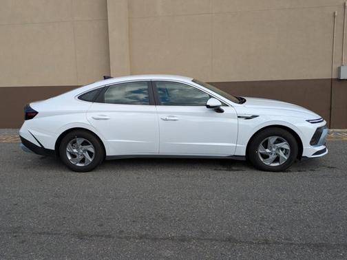 2025 Hyundai SONATA SE