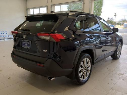 2020 Toyota RAV4 XLE Premium