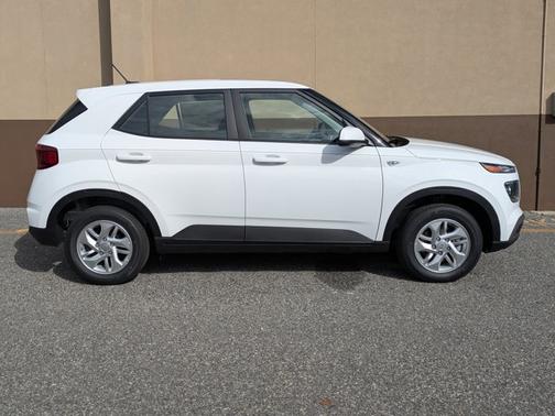 2026 Hyundai VENUE SE