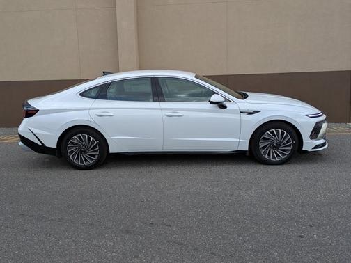 2025 Hyundai SONATA Hybrid SEL