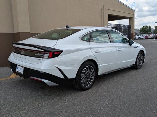 2025 Hyundai SONATA Hybrid SEL