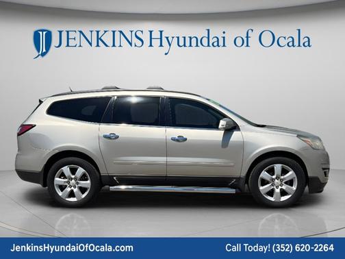 Champagne Silver Metallic 2017 Chevrolet Traverse 1LT