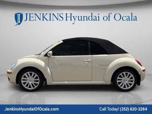 Cream 2008 Volkswagen New Beetle SE