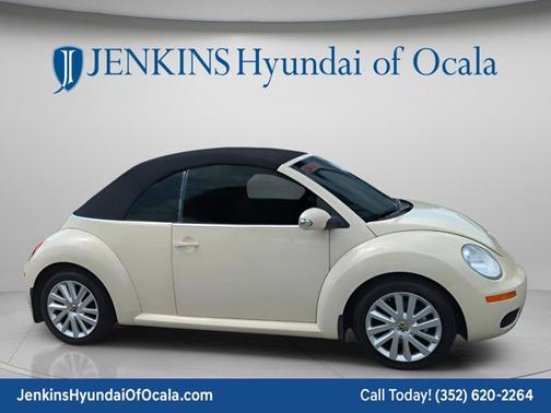 Cream 2008 Volkswagen New Beetle SE