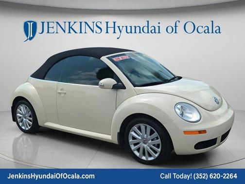 Cream 2008 Volkswagen New Beetle SE