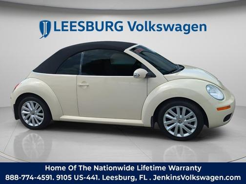 Cream 2008 Volkswagen New Beetle SE