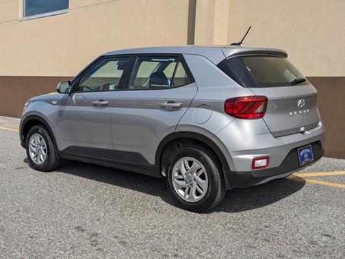 2025 Hyundai VENUE SE