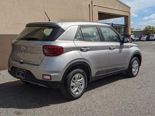 2025 Hyundai VENUE SE