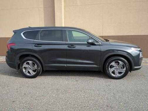 2022 Hyundai SANTA FE SE