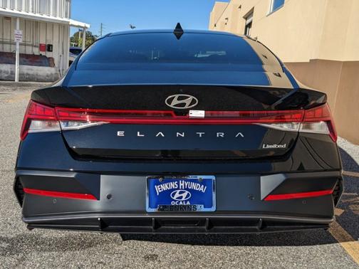 2025 Hyundai ELANTRA Limited