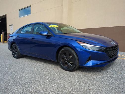 2023 Hyundai ELANTRA SEL