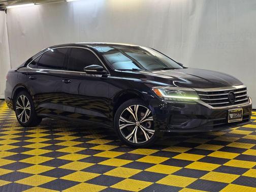 Deep Black 2021 Volkswagen Passat 2.0T SE