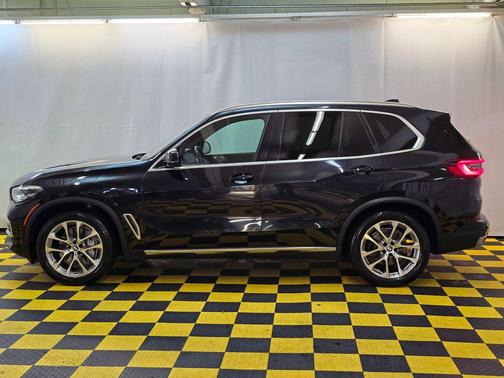 Black Sapphire Metallic 2021 BMW X5 PHEV xDrive45e