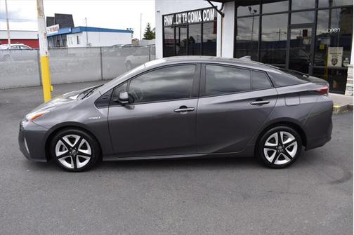 2016 Toyota Prius Three Touring