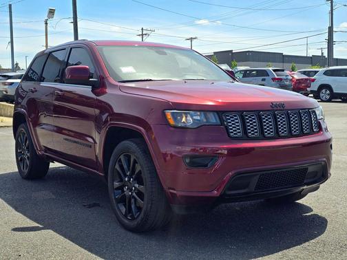 Velvet Red Pearlcoat 2022 Jeep Grand Cherokee Laredo