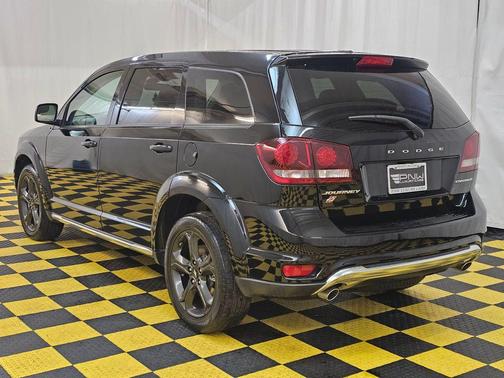 Pitch Black Clearcoat 2018 Dodge Journey Crossroad