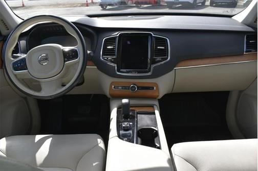 2022 Volvo XC90 Recharge Plug-In Hybrid T8 Inscription Expression 7 Passenger