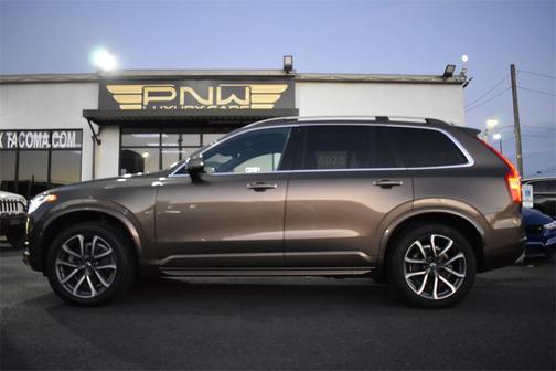 2017 Volvo XC90 T6 Momentum