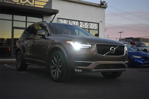 2017 Volvo XC90 T6 Momentum