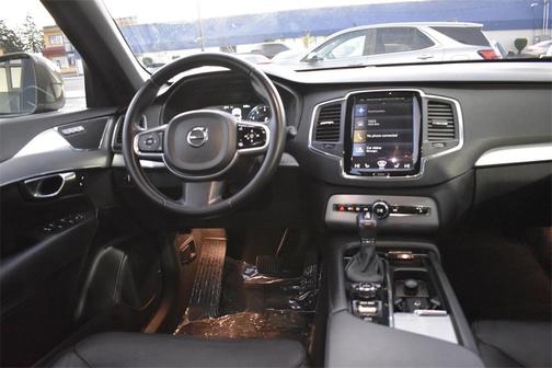 2017 Volvo XC90 T6 Momentum