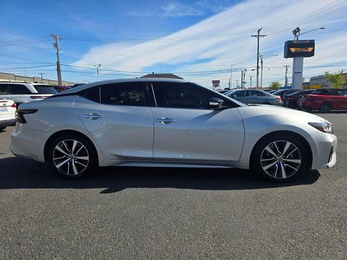 Brilliant Silver Metallic 2019 Nissan Maxima 3.5 SV