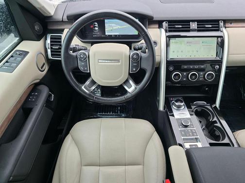 Fuji White 2018 Land Rover Discovery HSE