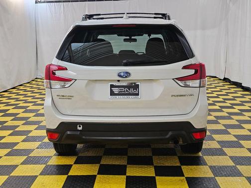 Crystal White Pearl 2023 Subaru Forester Premium