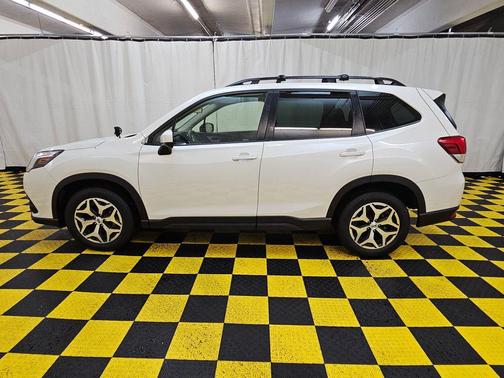 Crystal White Pearl 2023 Subaru Forester Premium