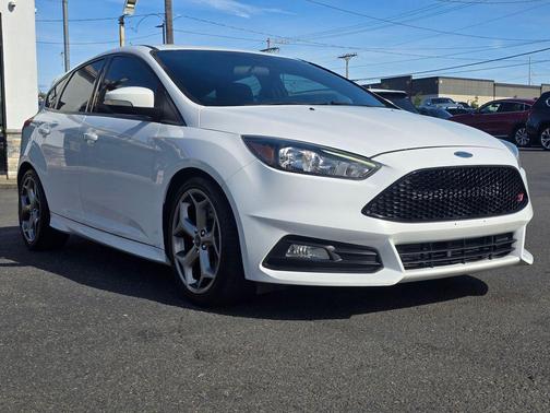 Oxford White 2018 Ford Focus ST