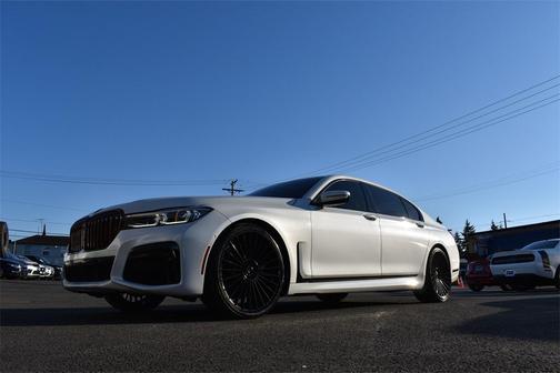 2022 BMW 740 i