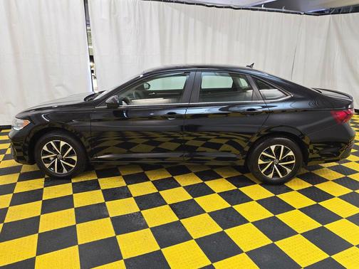 Deep Black 2024 Volkswagen Jetta 1.5T S