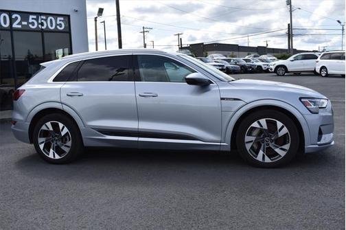 2022 Audi e-tron Premium