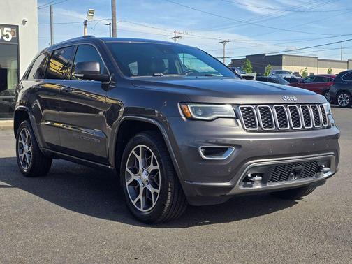 Granite Crystal Metallic Clearcoat 2018 Jeep Grand Cherokee Sterling Edition