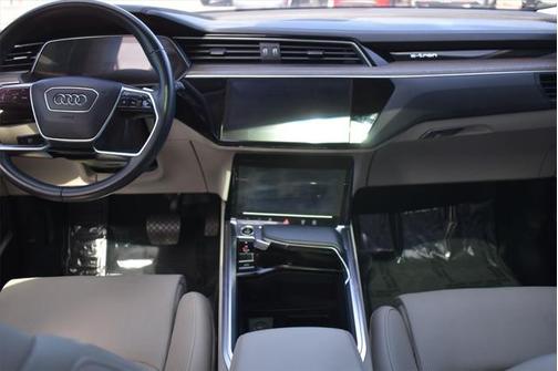 2021 Audi e-tron Prestige