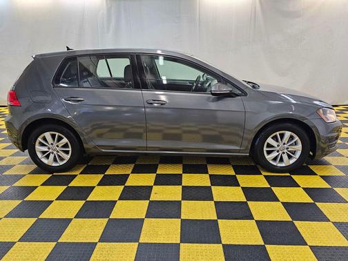 Platinum Gray Metallic 2015 Volkswagen Golf Auto TSI S
