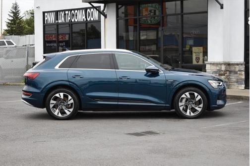 2021 Audi e-tron Premium Plus