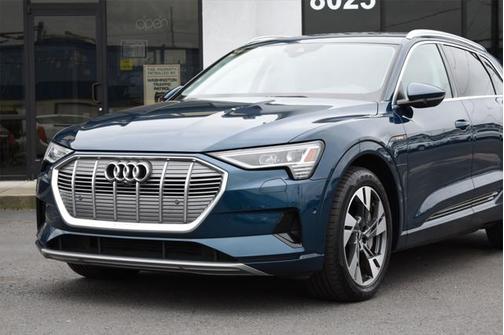 2021 Audi e-tron Premium Plus