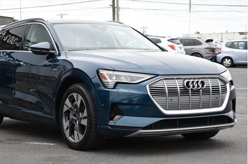 2021 Audi e-tron Premium Plus
